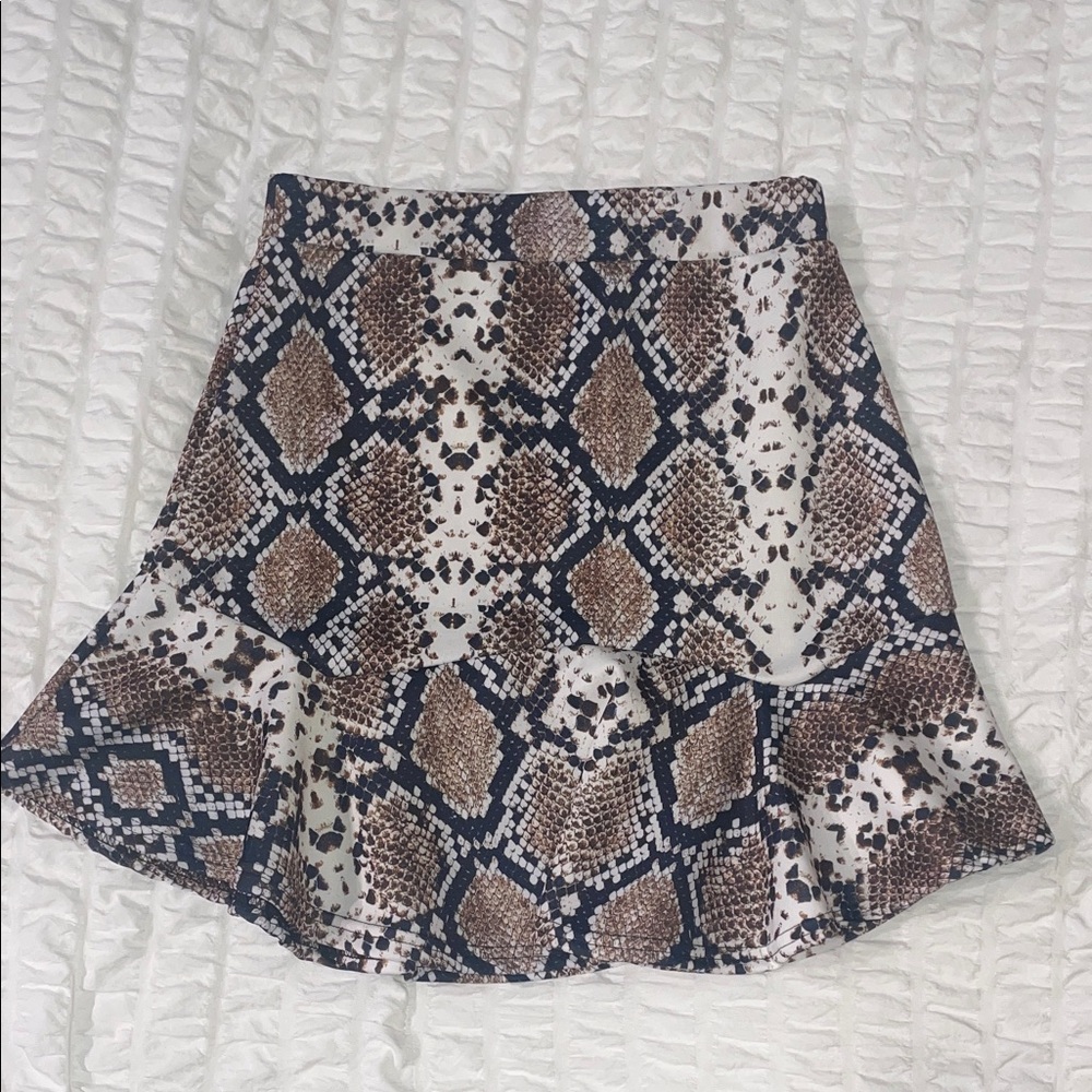 🌟NWT Snake Print Mini Skirt in Brown Black and Cream